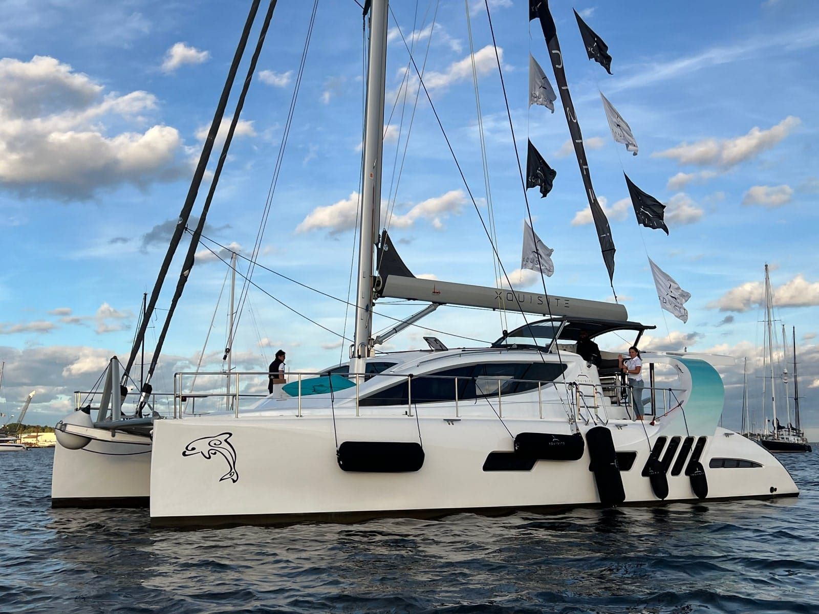 X54' E-PLUS - Exterior