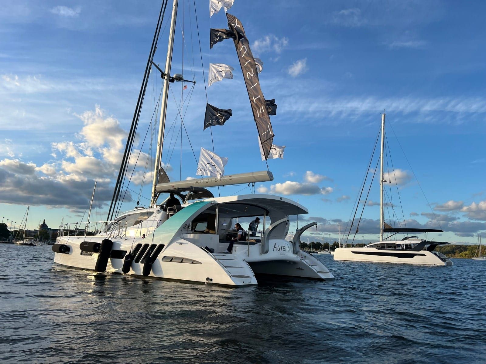 X54' E-PLUS - Exterior