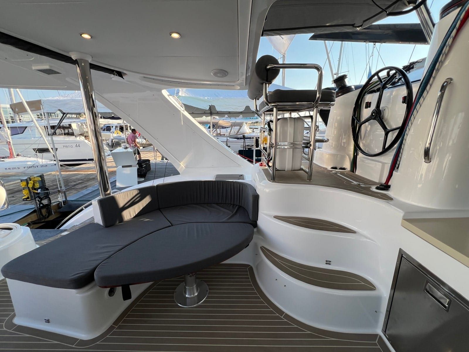 X54' E-PLUS - Back Lounge