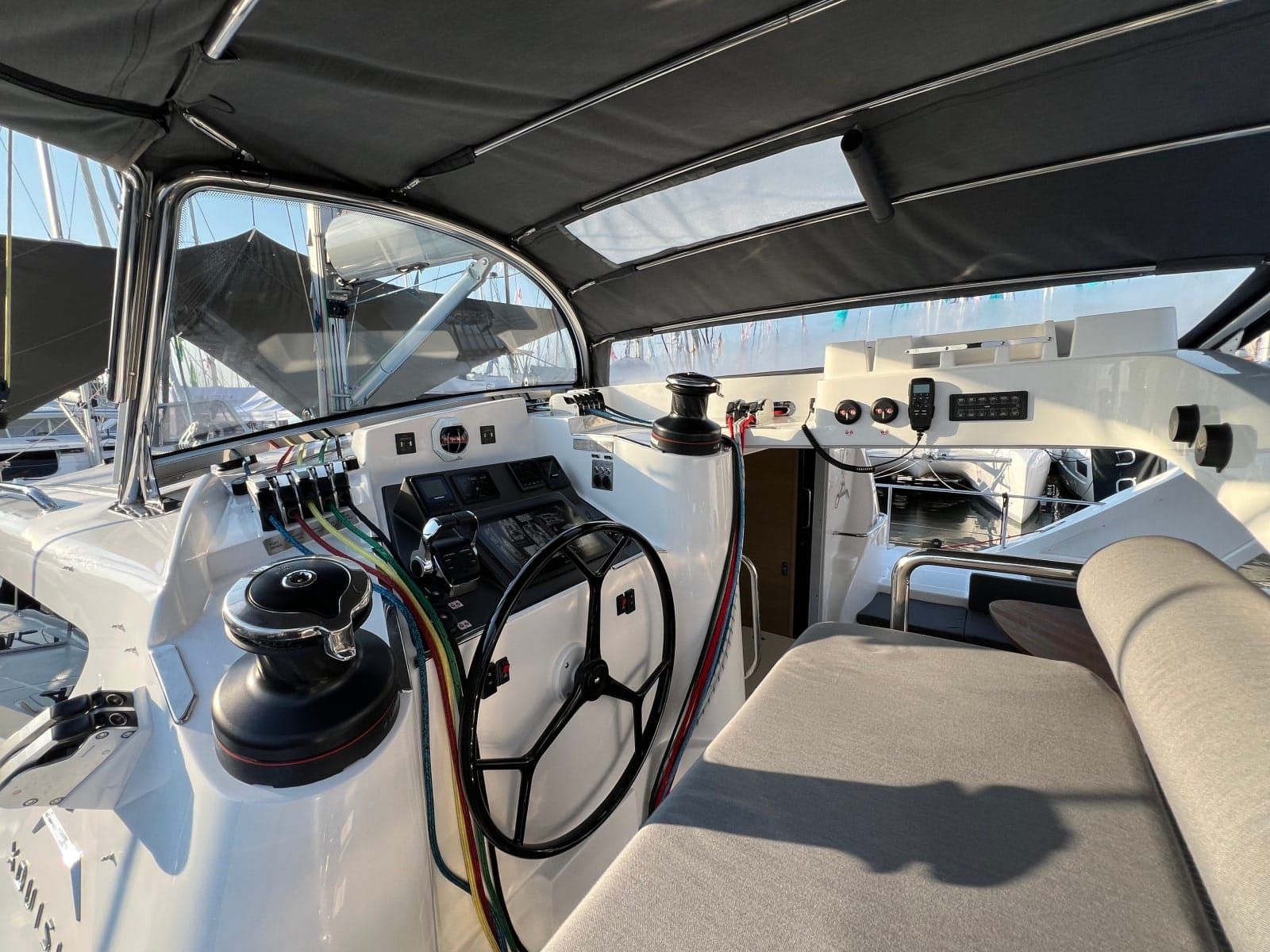 X54' E-PLUS - Helm Station