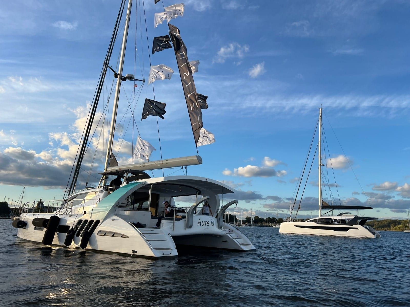 X54' E-PLUS - Exterior